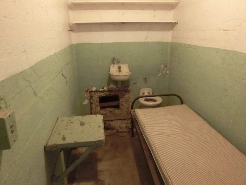 非人道的な実験として有名なスタンフォード監獄実験とは？